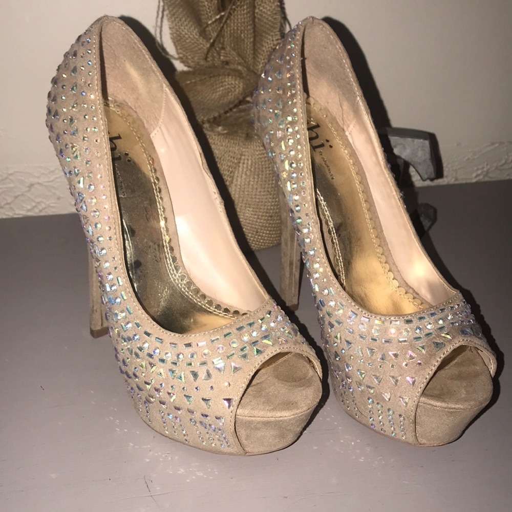 “Shi” by Journeys platform heels